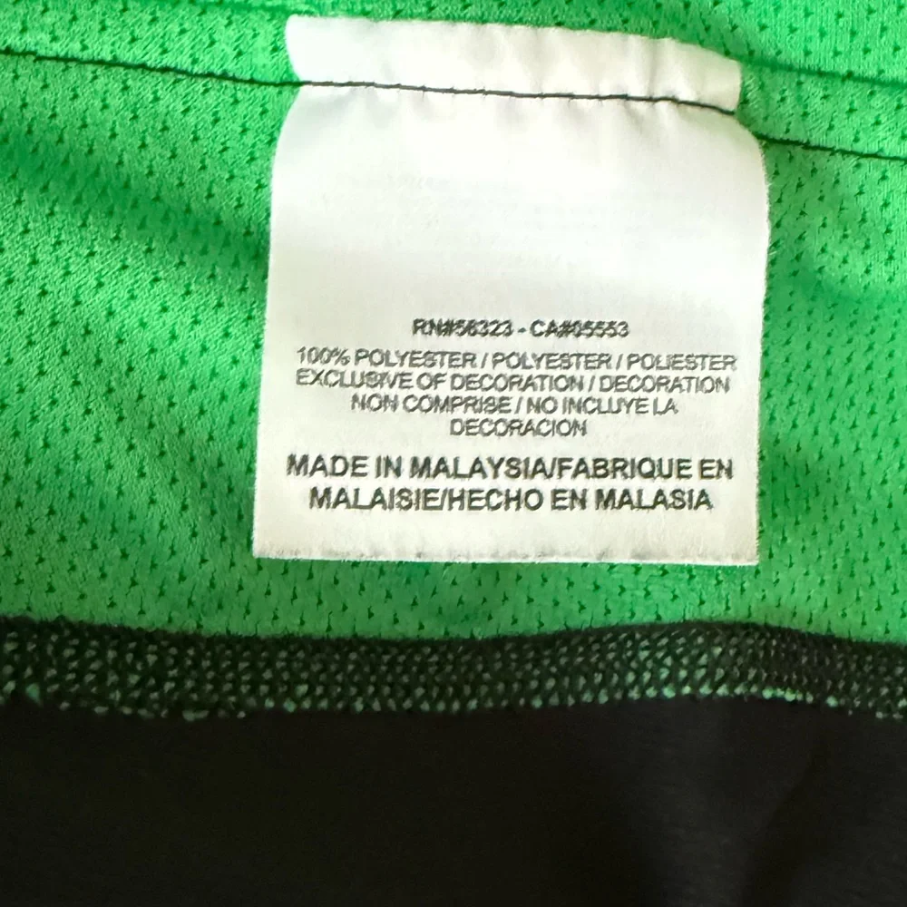 Nike Dri-FIT SZ L Shirt in Black and Green. Short sleeve.